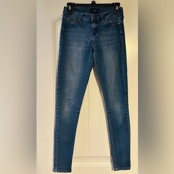 Women’s Celebrity Pink Skinny Jeans - Picture 1 of 3